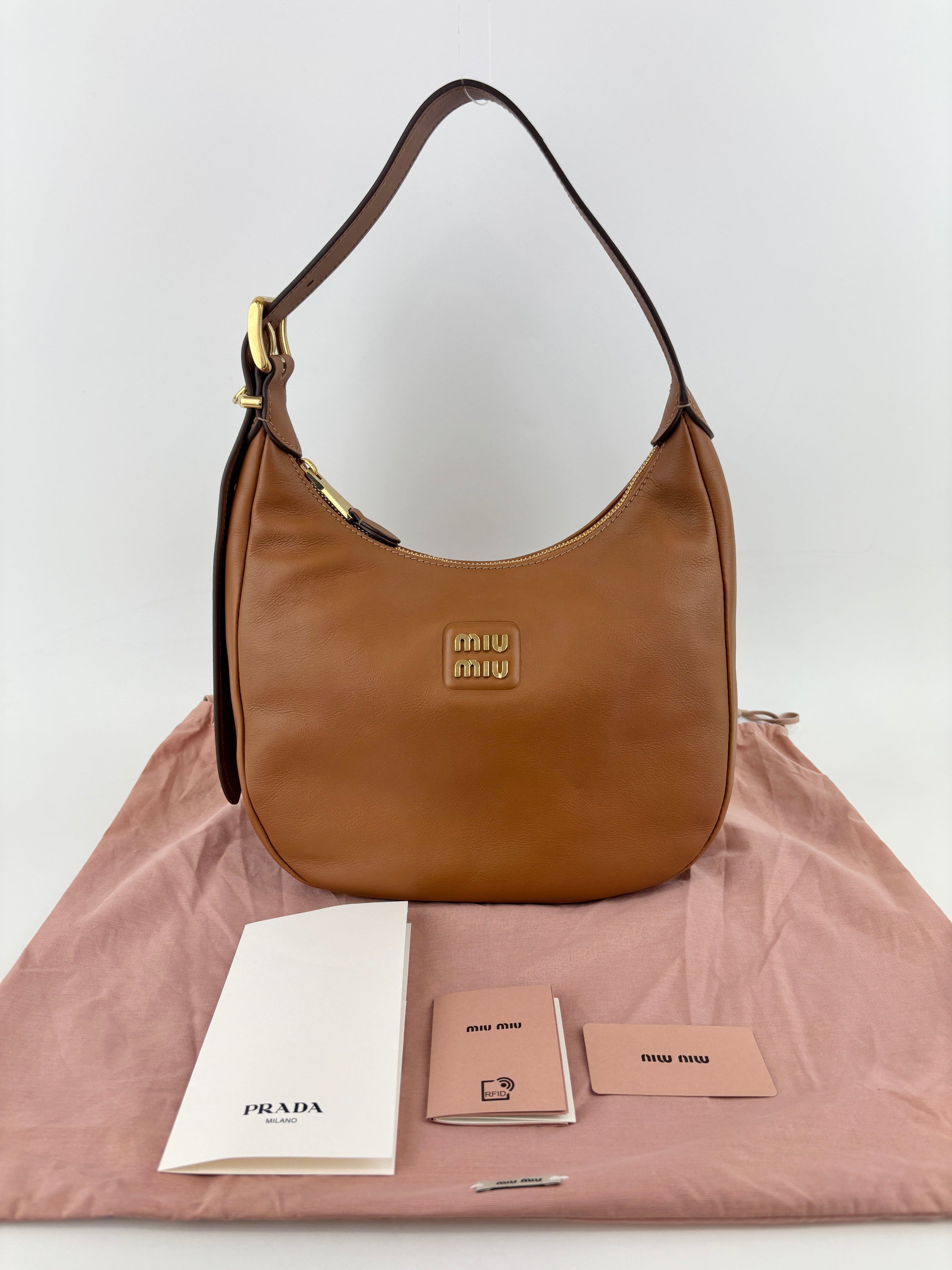 5BC177 Logo-Plaque Sacca in Pelle Fine Calf Leather Hobo Bag Cognac