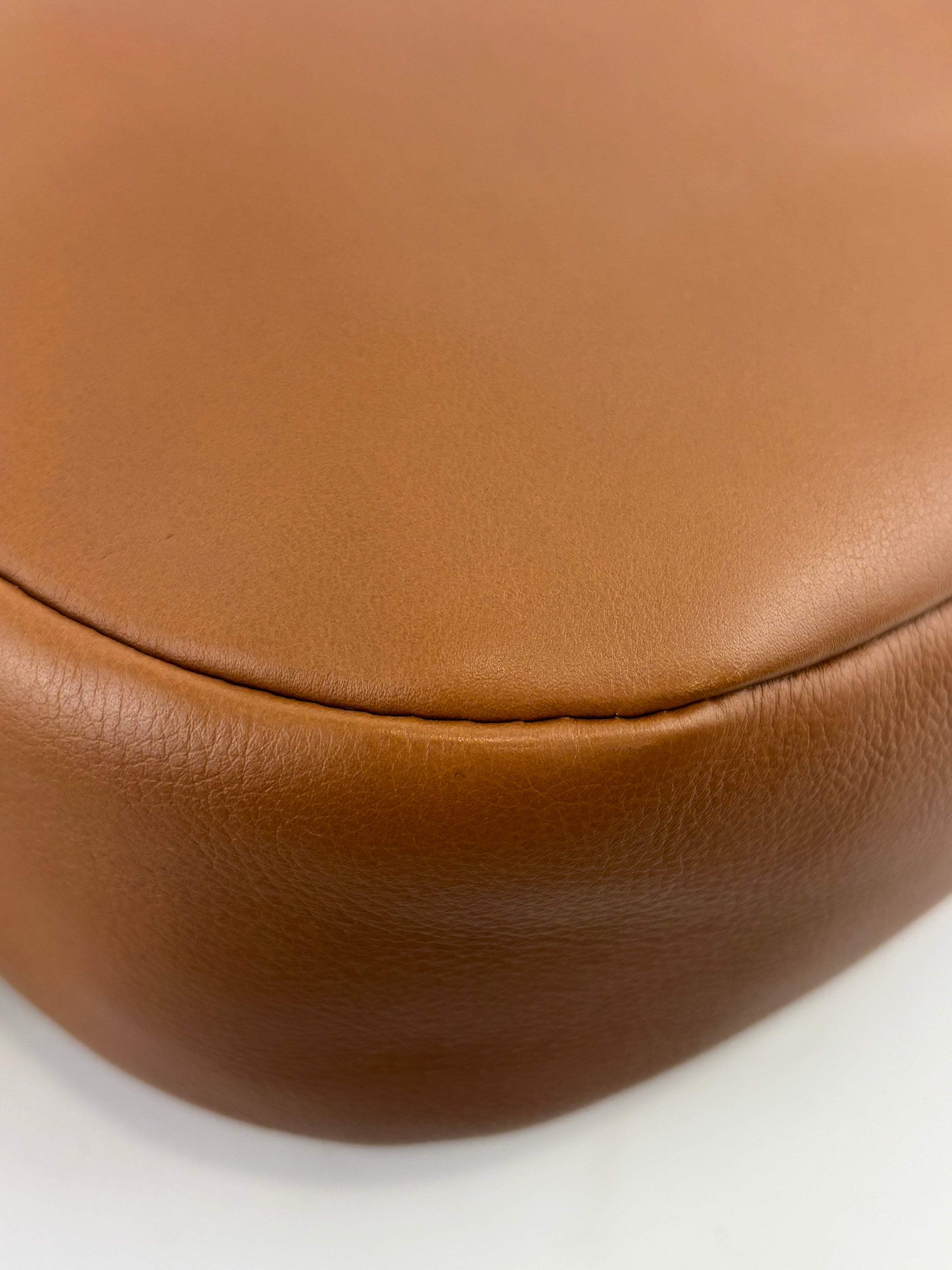 5BC177 Logo-Plaque Sacca in Pelle Fine Calf Leather Hobo Bag Cognac