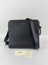 7VA415-70R Men's Black Smooth Leather Messenger Bag