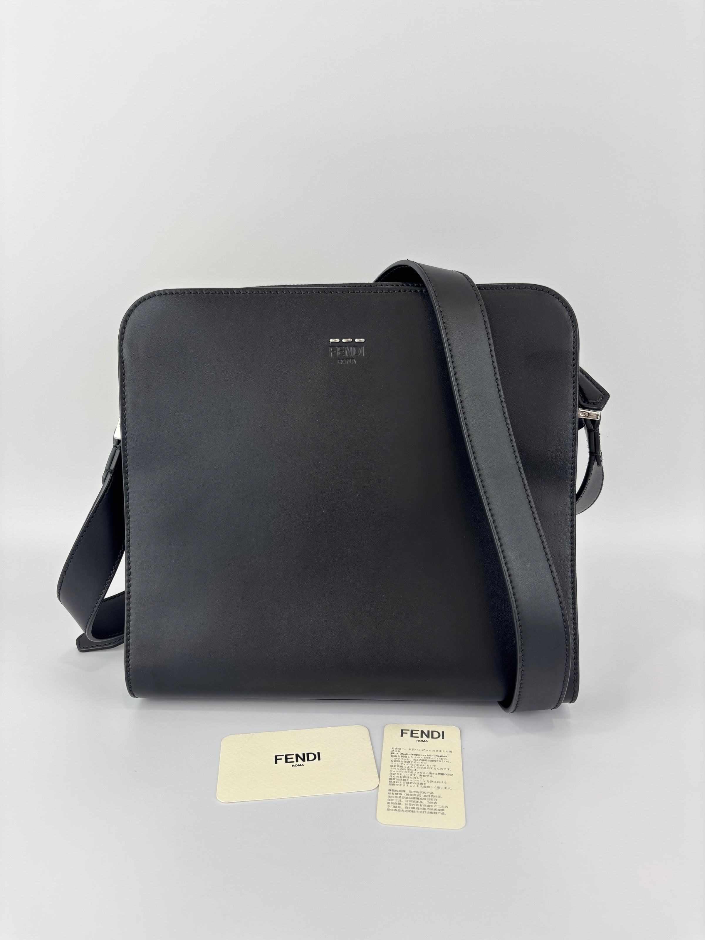 7VA415-70R Men's Black Smooth Leather Messenger Bag