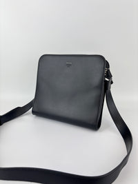 7VA415-70R Men's Black Smooth Leather Messenger Bag