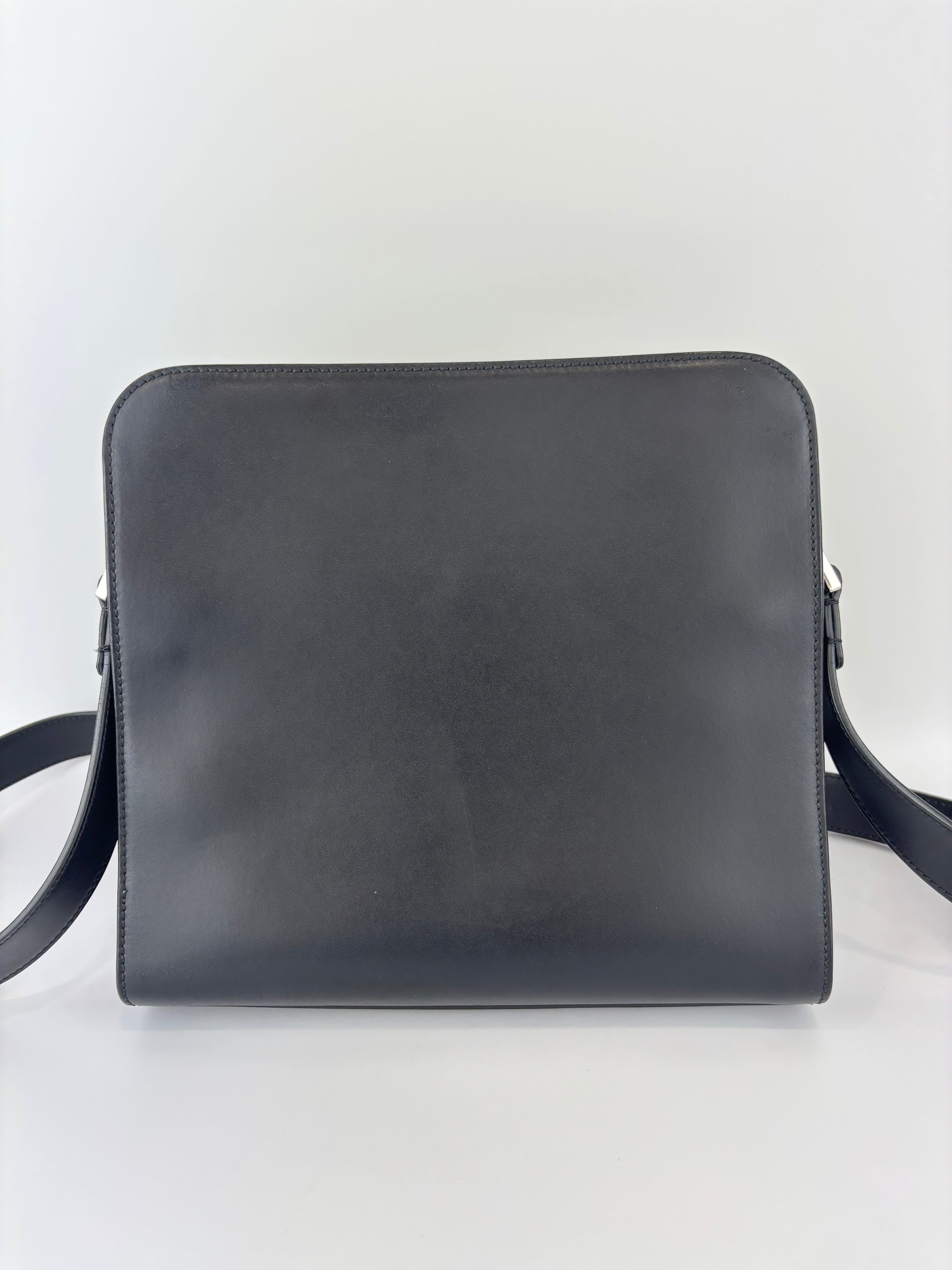 7VA415-70R Men's Black Smooth Leather Messenger Bag