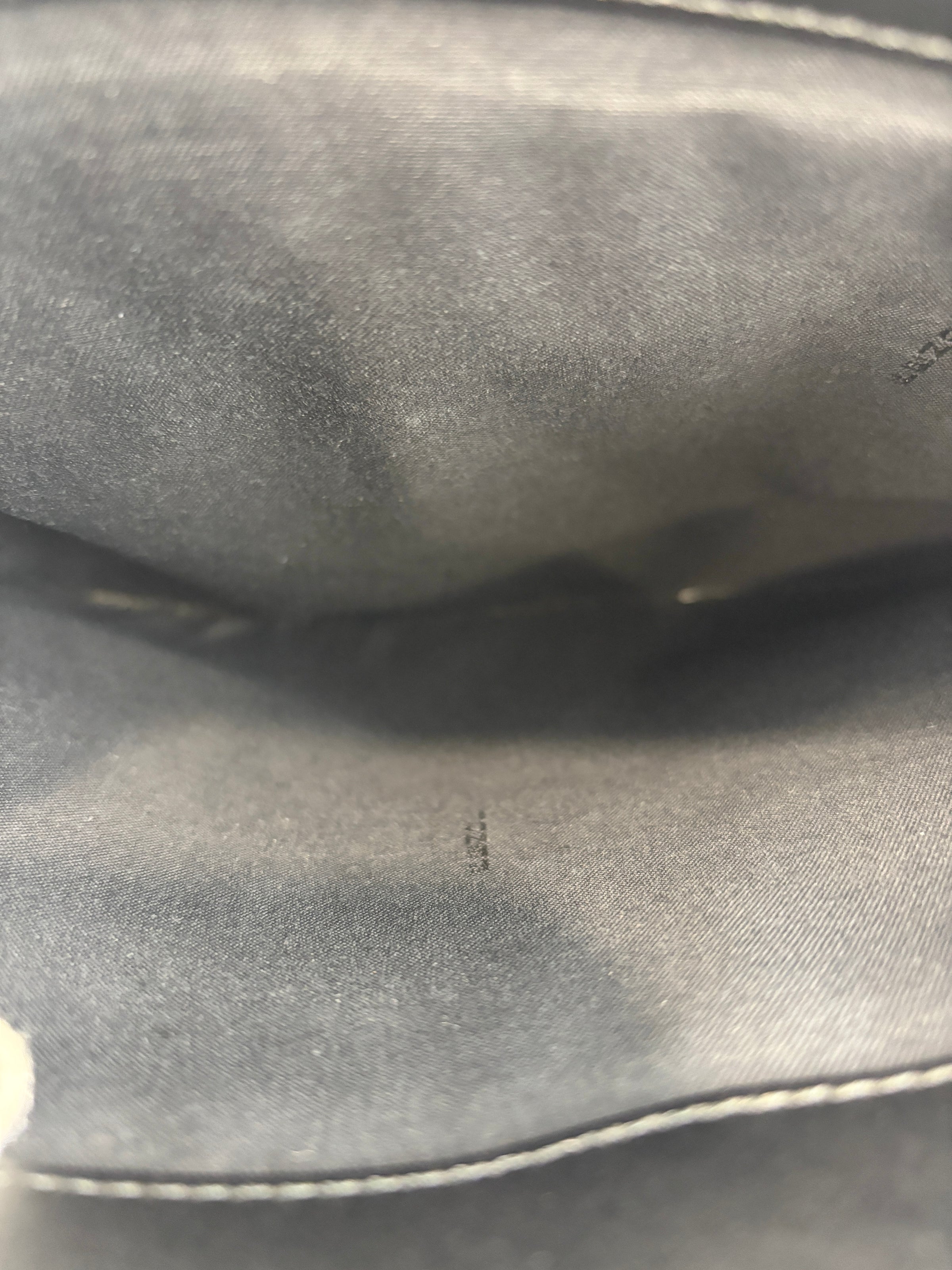 7VA415-70R Men's Black Smooth Leather Messenger Bag