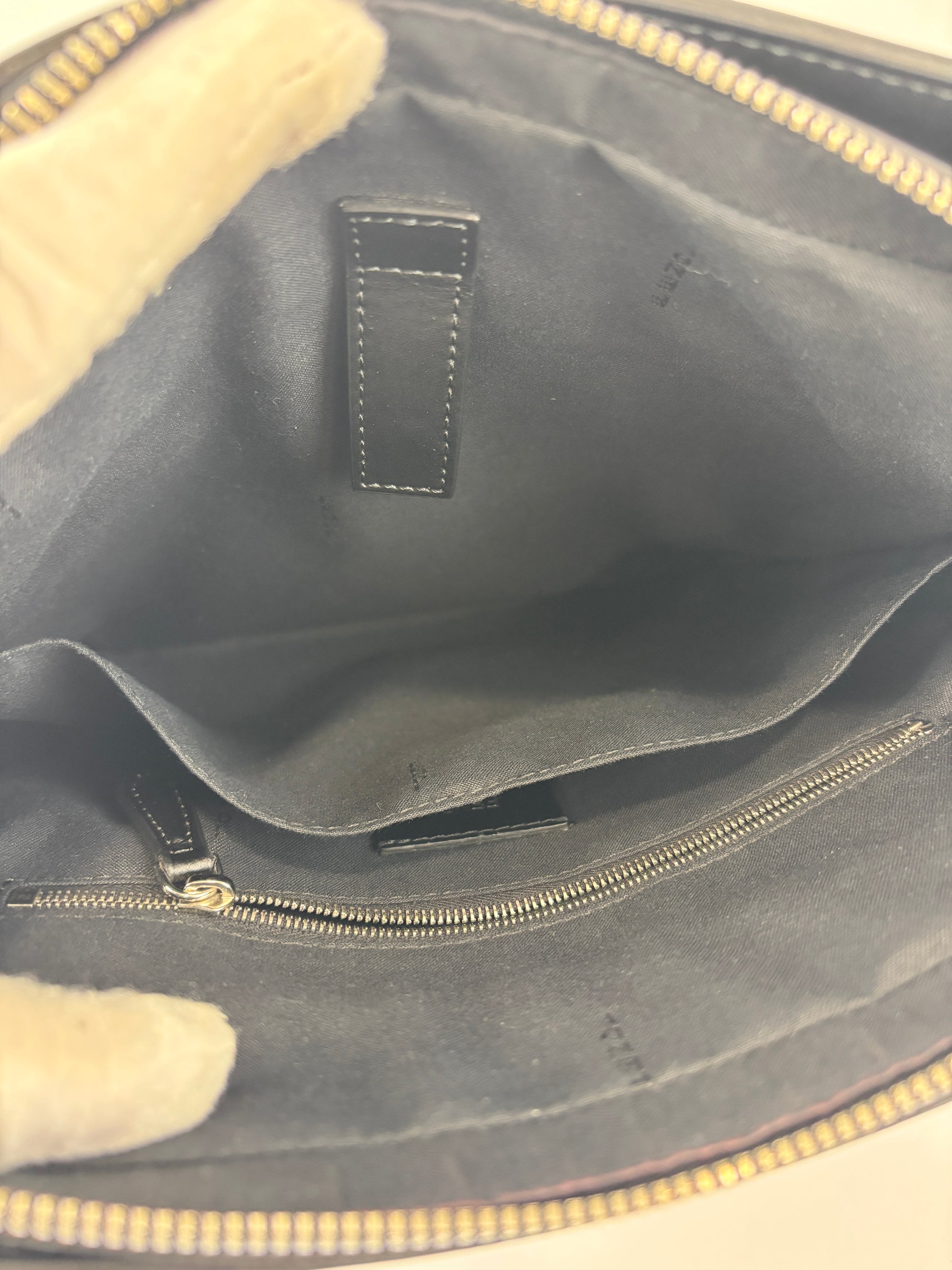7VA415-70R Men's Black Smooth Leather Messenger Bag