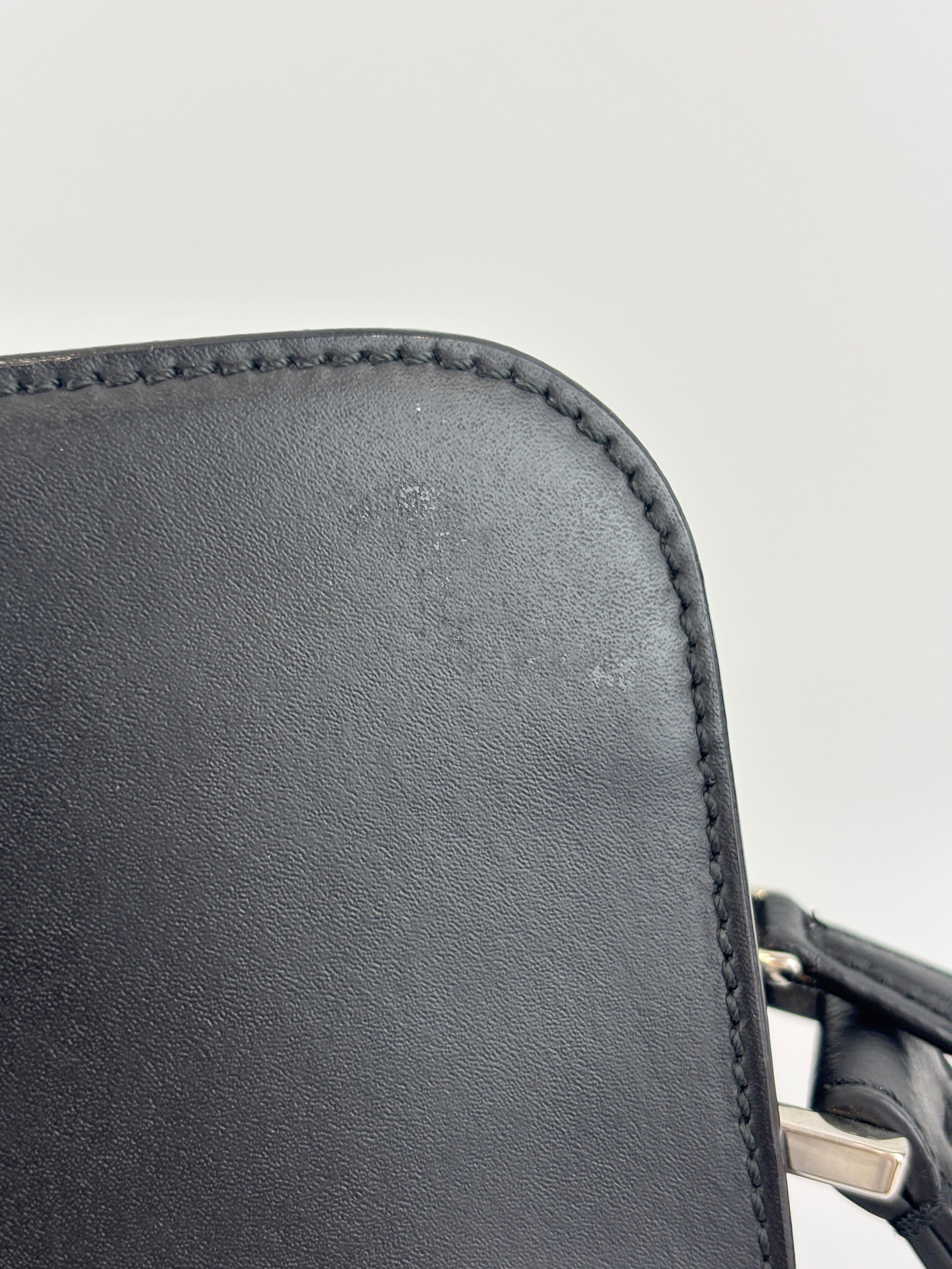 7VA415-70R Men's Black Smooth Leather Messenger Bag