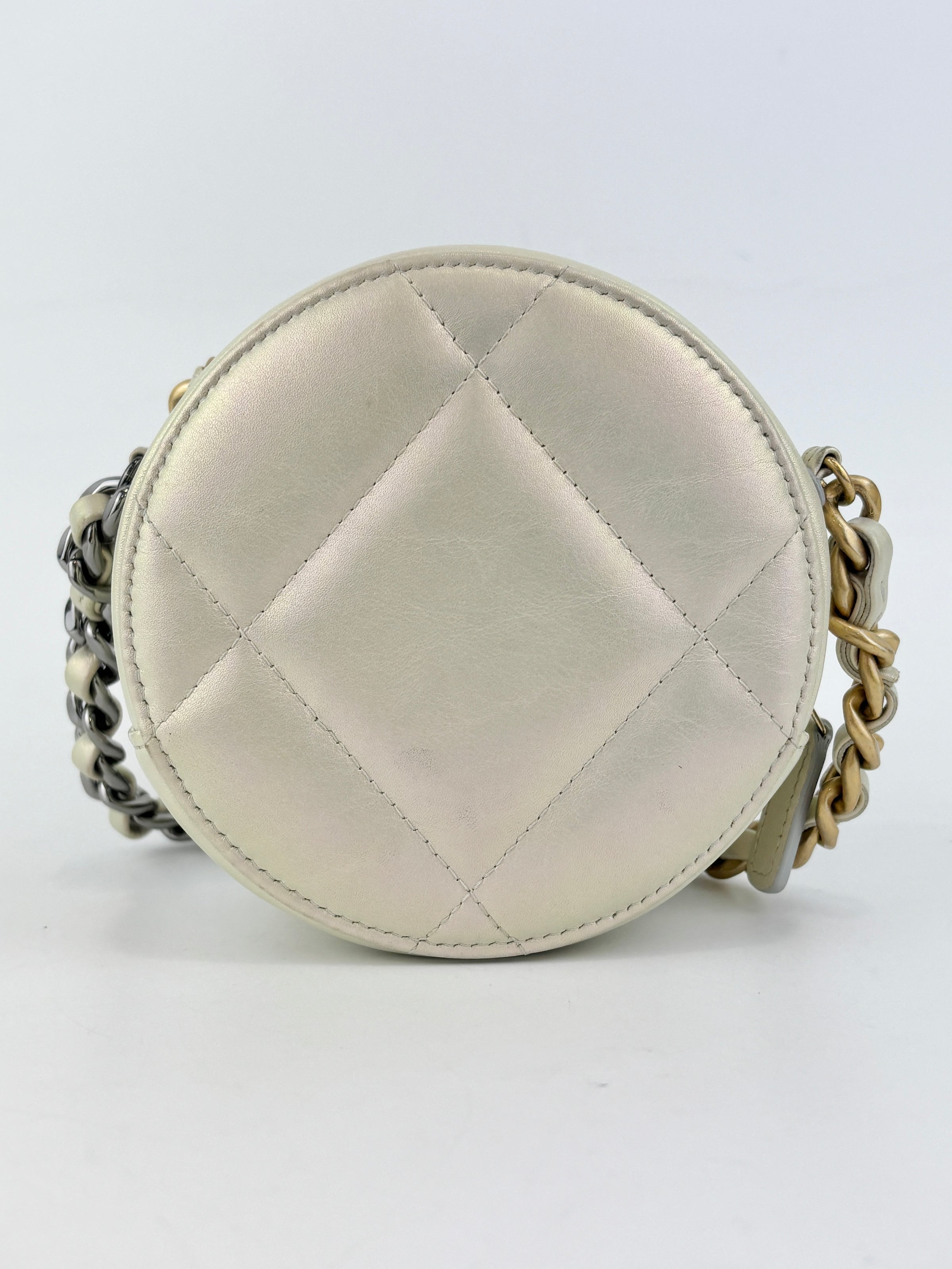 19 Iridescent Calfskin Quilted Round Clutch With Chain White Mixed Hardware