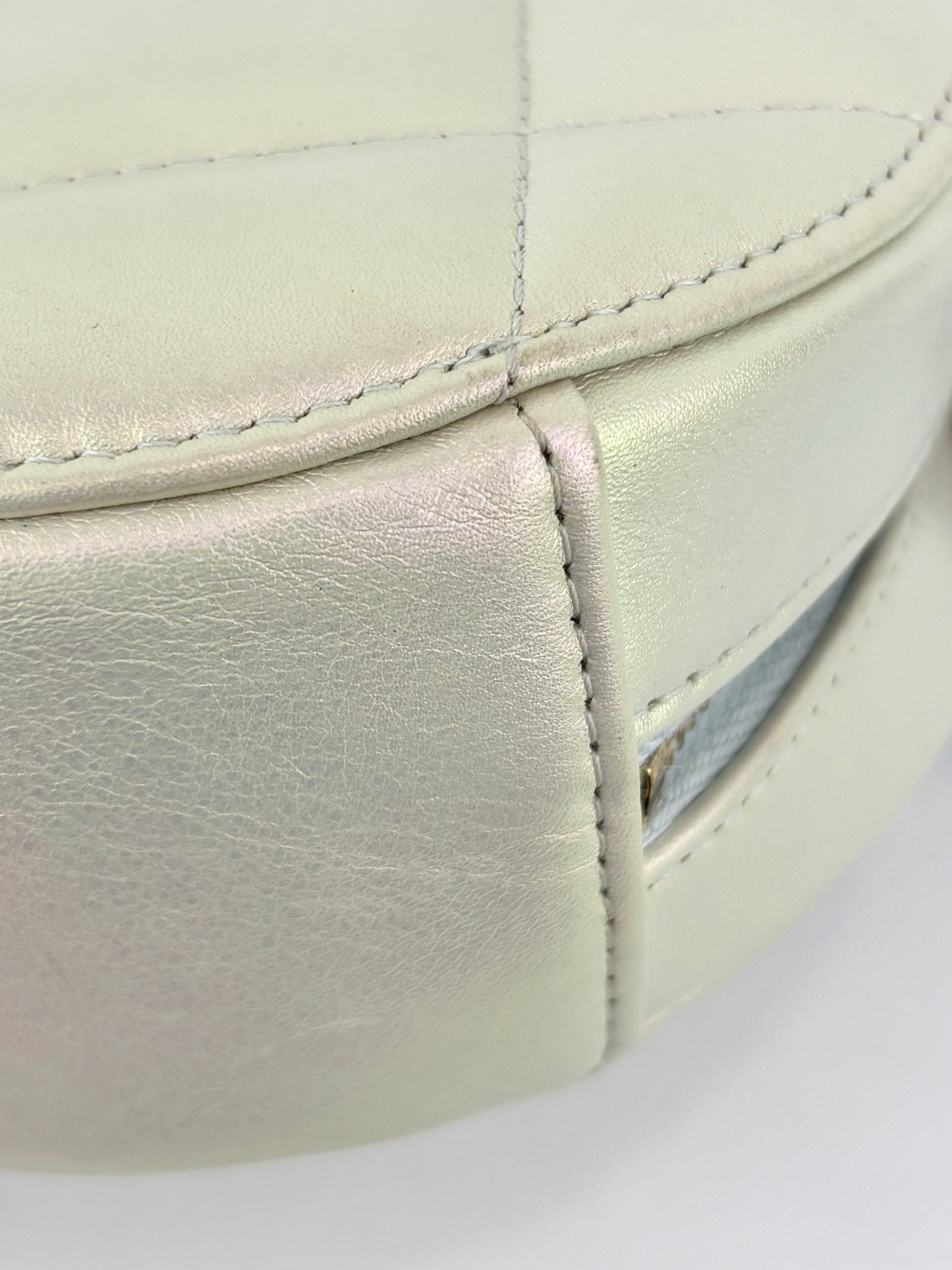 19 Iridescent Calfskin Quilted Round Clutch With Chain White Mixed Hardware