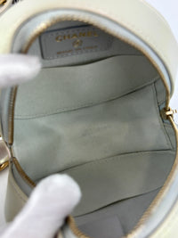 19 Iridescent Calfskin Quilted Round Clutch With Chain White Mixed Hardware