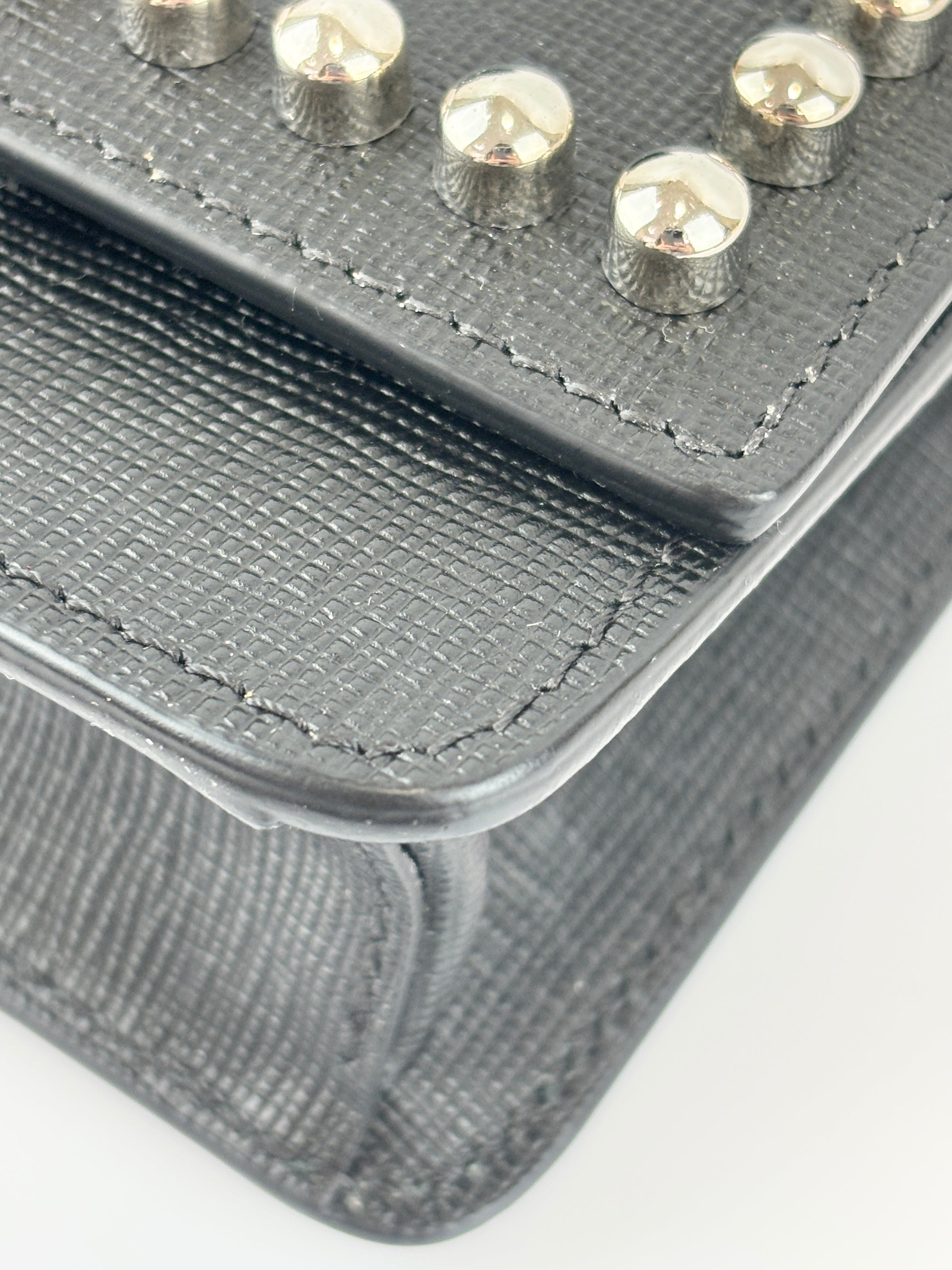 8M0346 Karlito Wallet On Chain Black Saffiano Studded Leather