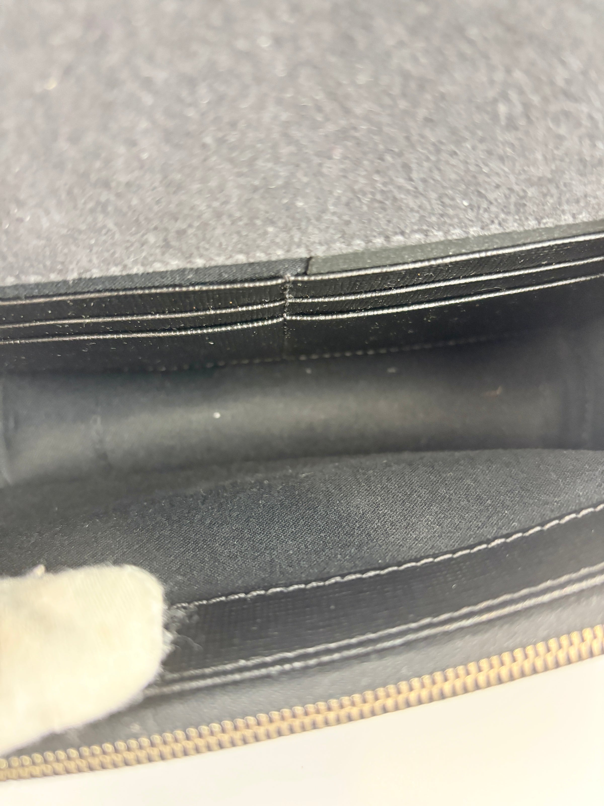 8M0346 Karlito Wallet On Chain Black Saffiano Studded Leather