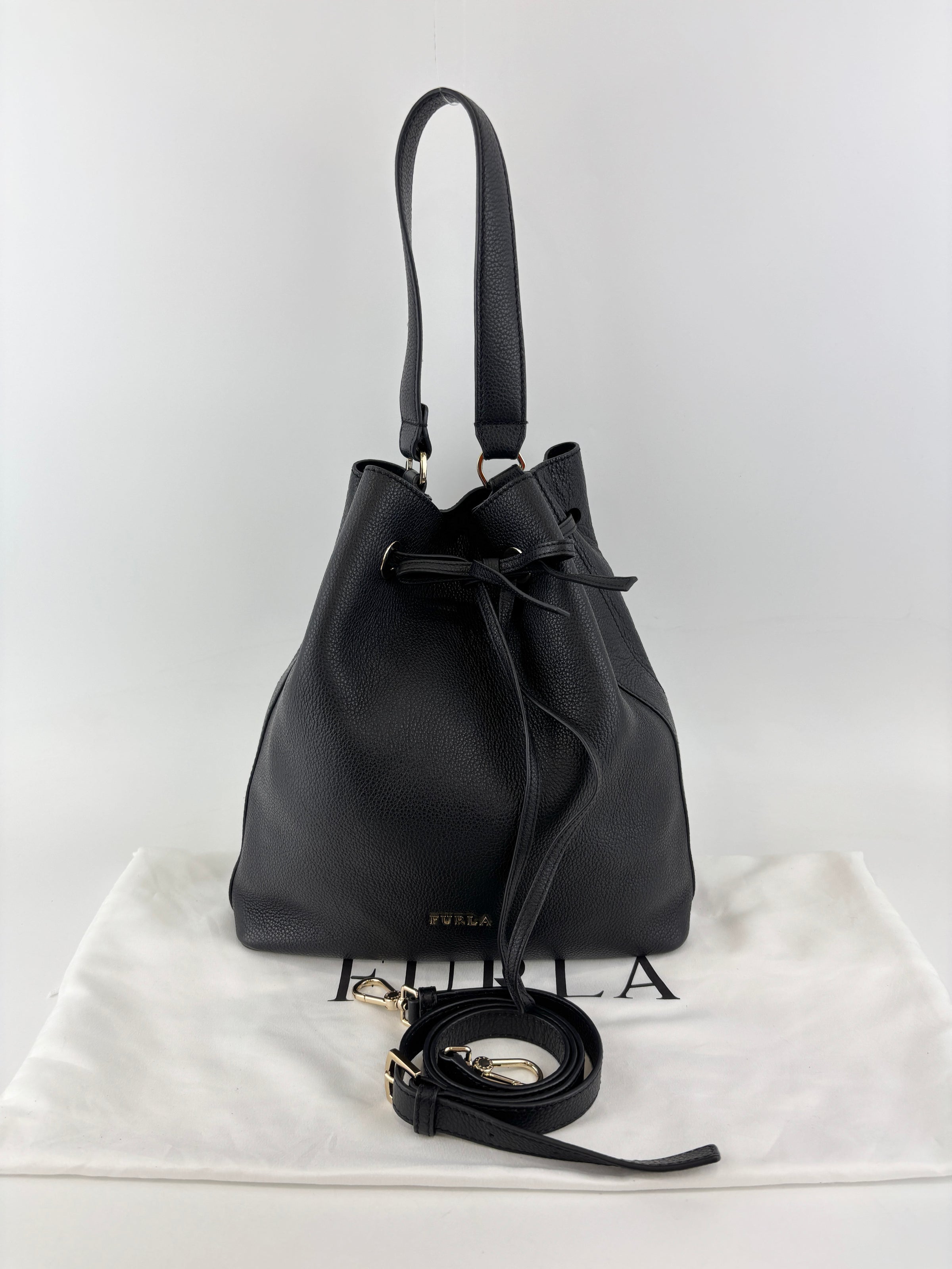 Costanza Black Leather Bucket Bag