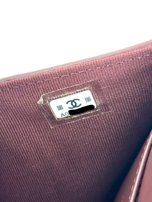 Classic Small Flap Wallet In Black Caviar Leather LGHW