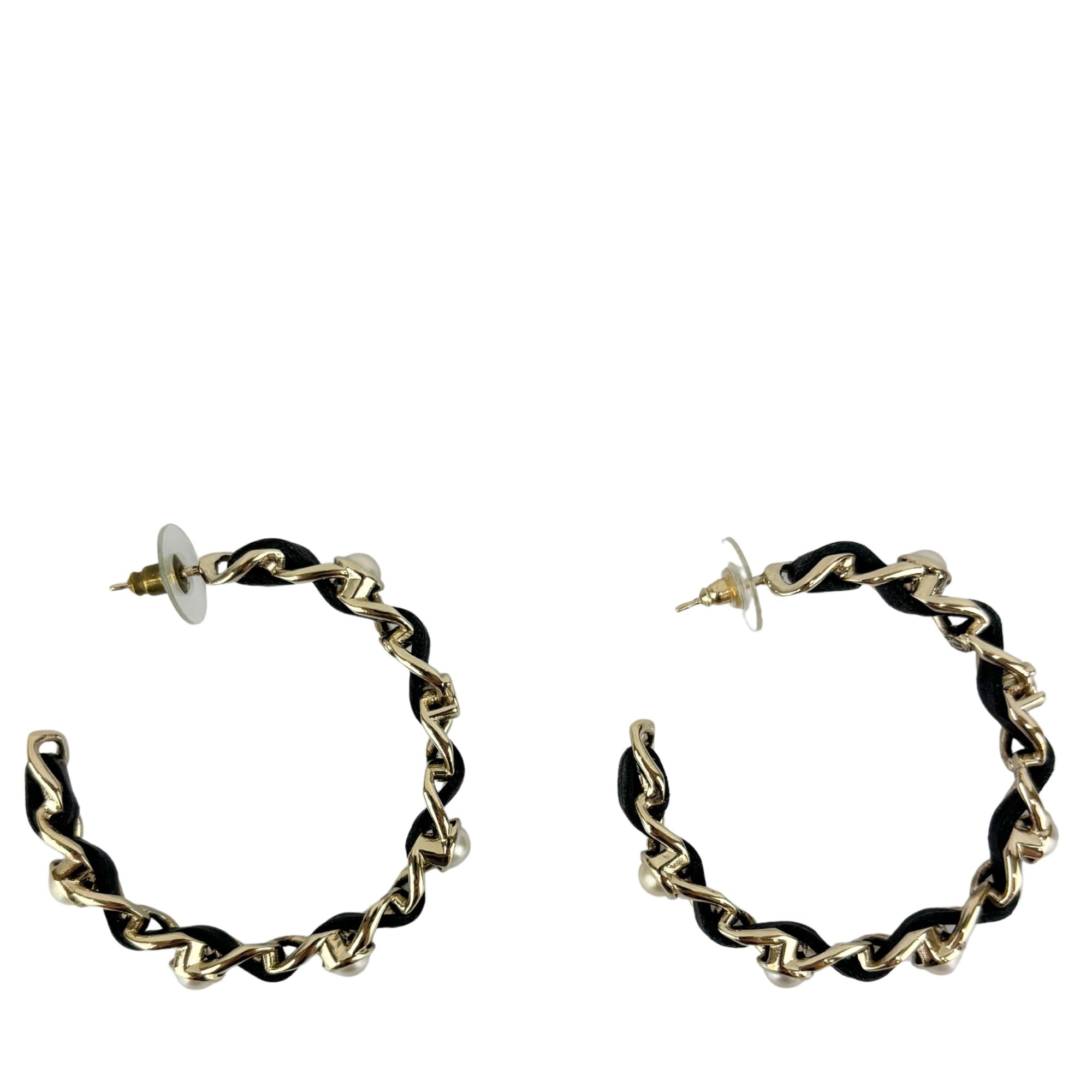 AB2674 Black Woven Lambskin Gold Faux Pearl Chain Hoop Earrings