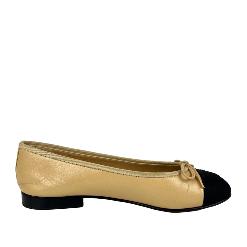 Ballet Flats Beige Lambskin, Black Grosgrain Size 36 C