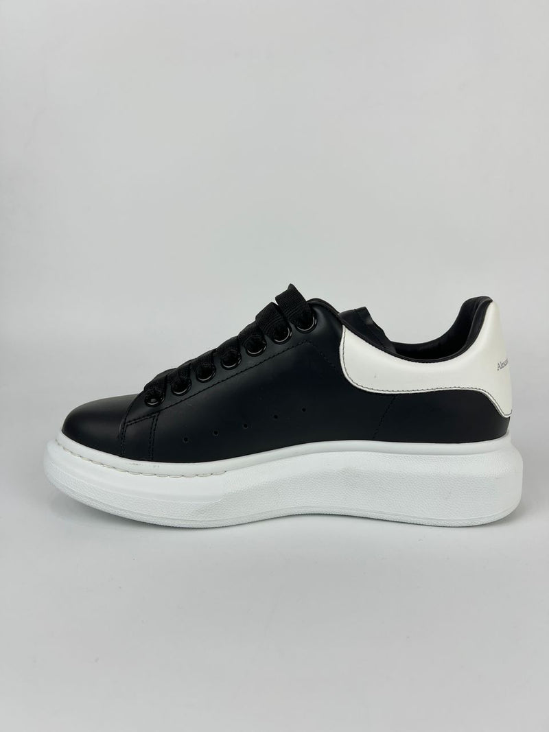 Oversized Sneaker in Black/White - Size 36 D