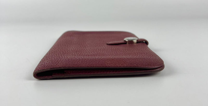 Dogon Duo Wallet in Rouge Grenat Clemence