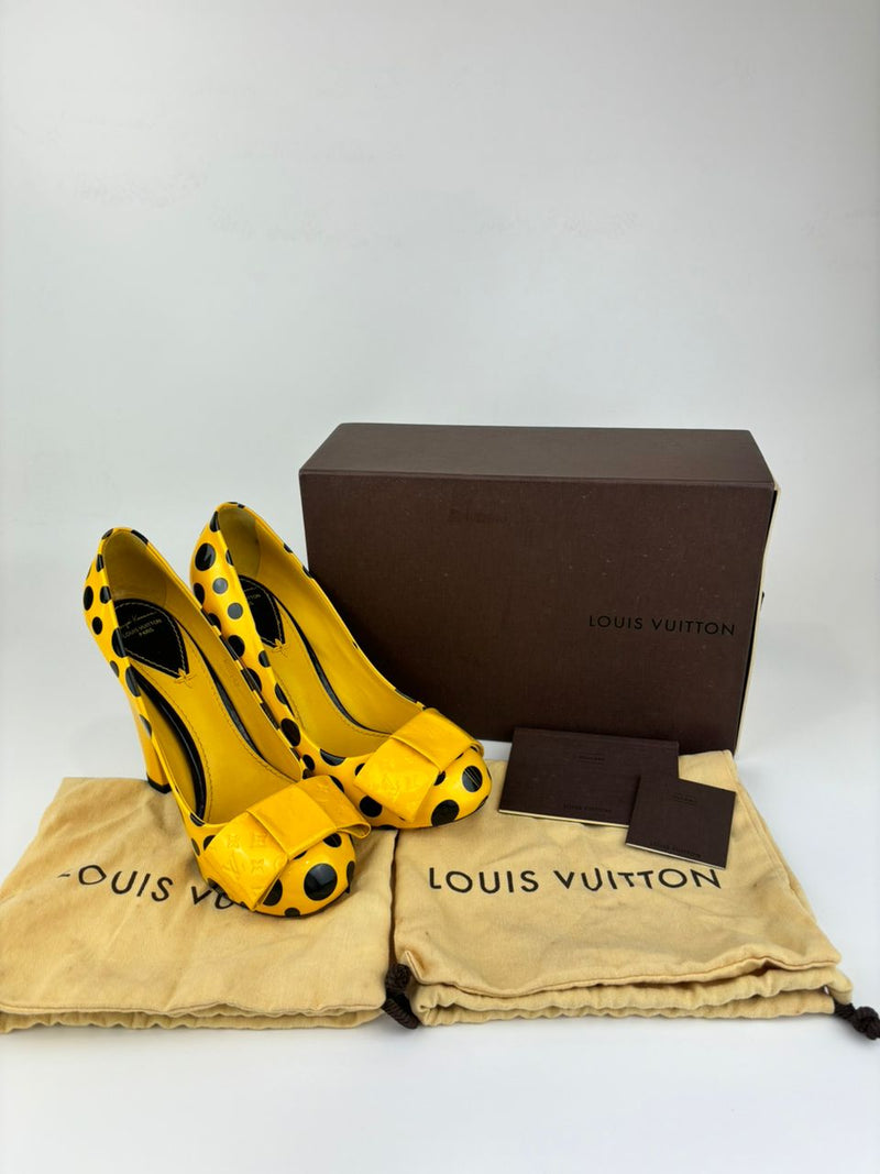 YK 2012 Limited Edition Yellow Black Monogram Vernis Dots Infinity Pumps RARE