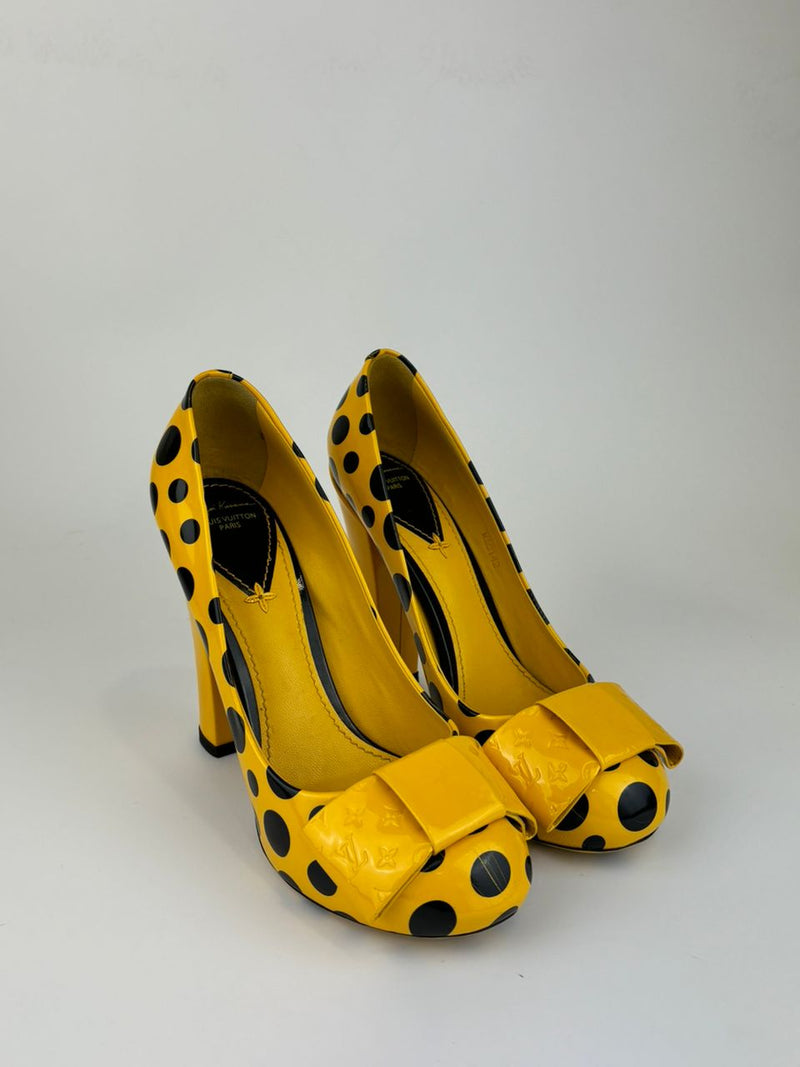 YK 2012 Limited Edition Yellow Black Monogram Vernis Dots Infinity Pumps RARE