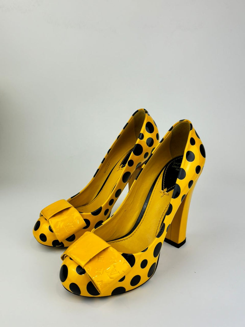 YK 2012 Limited Edition Yellow Black Monogram Vernis Dots Infinity Pumps RARE