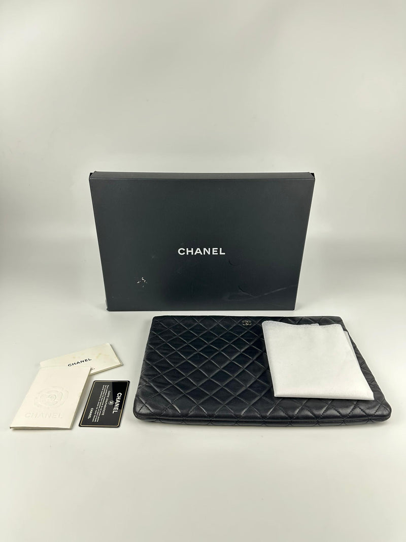 Black Large O Case Clutch in Lambskin SHW