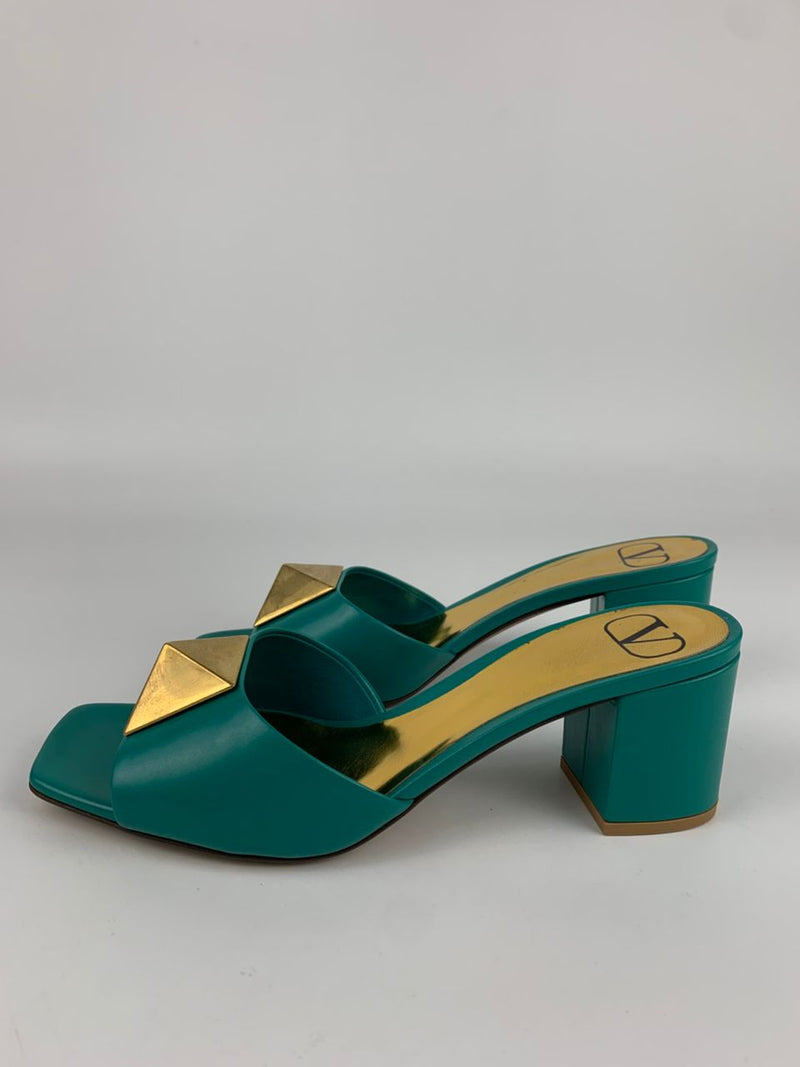 XW0S0EL3 One Stud Turquoise Heels Size 38