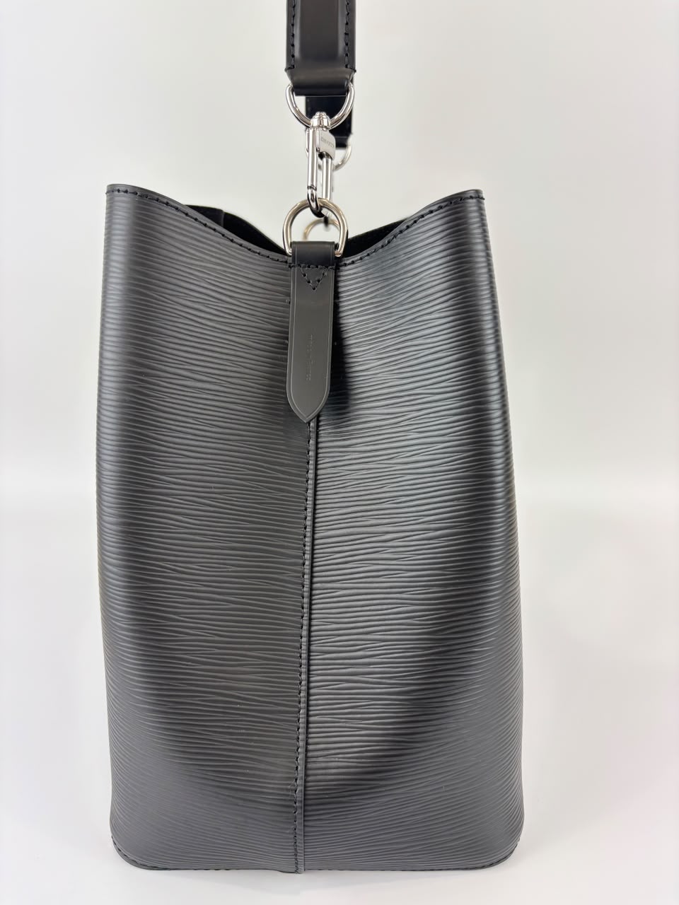 NeoNoe MM in Black Epi Leather (RFID)