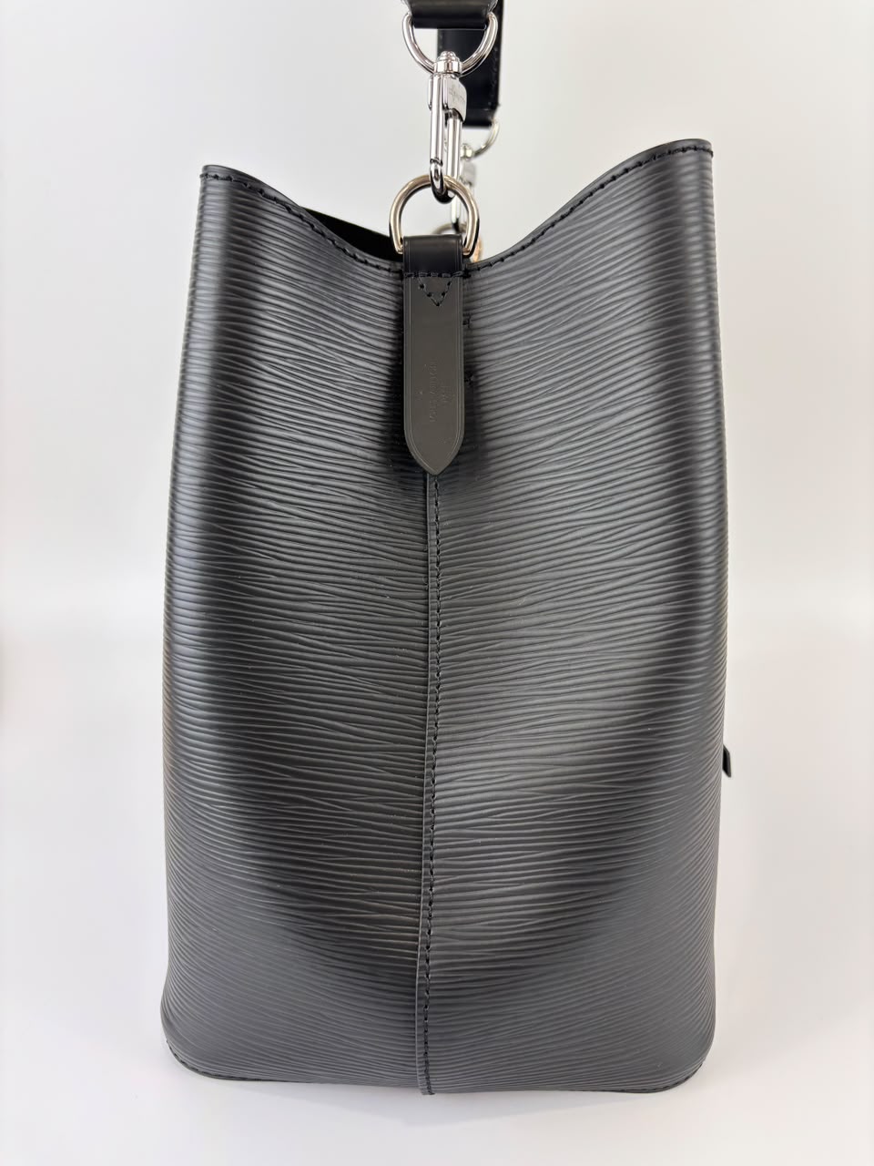 NeoNoe MM in Black Epi Leather (RFID)