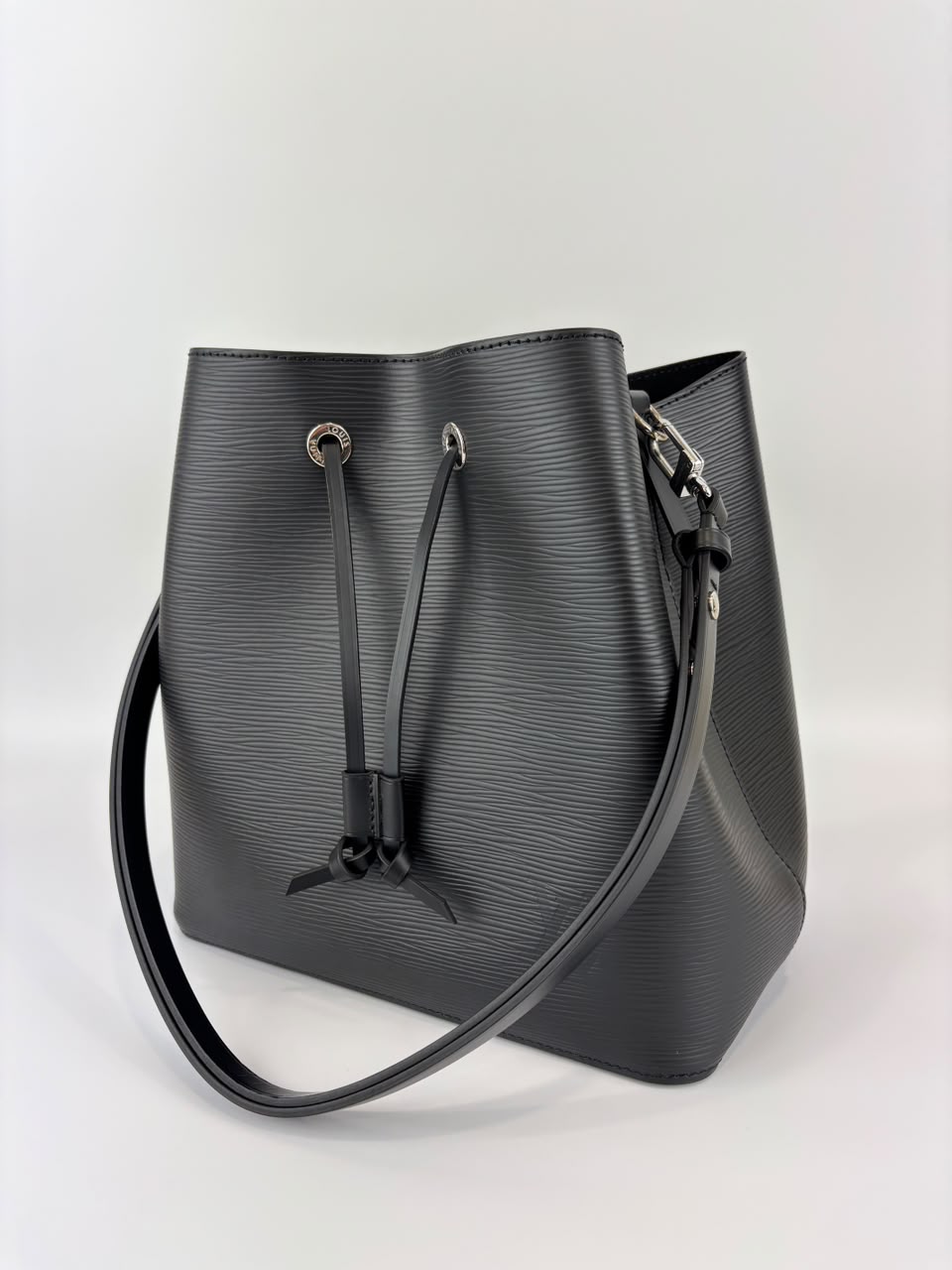 NeoNoe MM in Black Epi Leather (RFID)