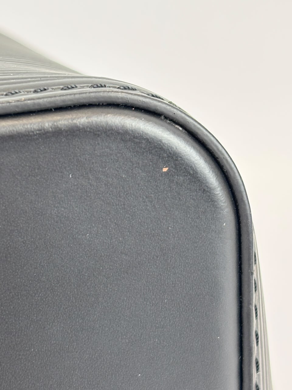 NeoNoe MM in Black Epi Leather (RFID)