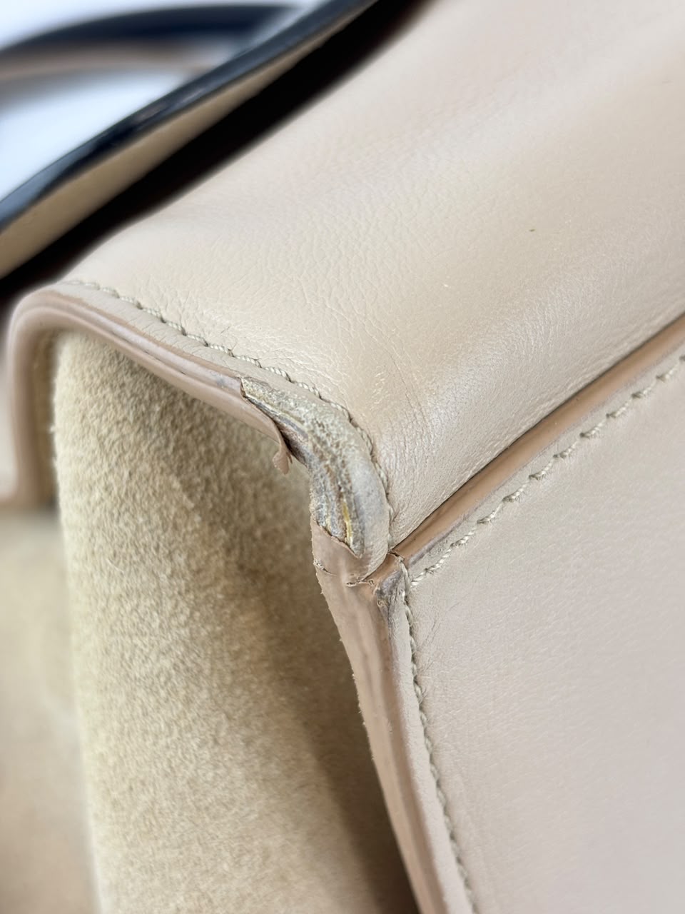 Medium Trapeze Top Handle Bag in Beige / Black Leather and Suede