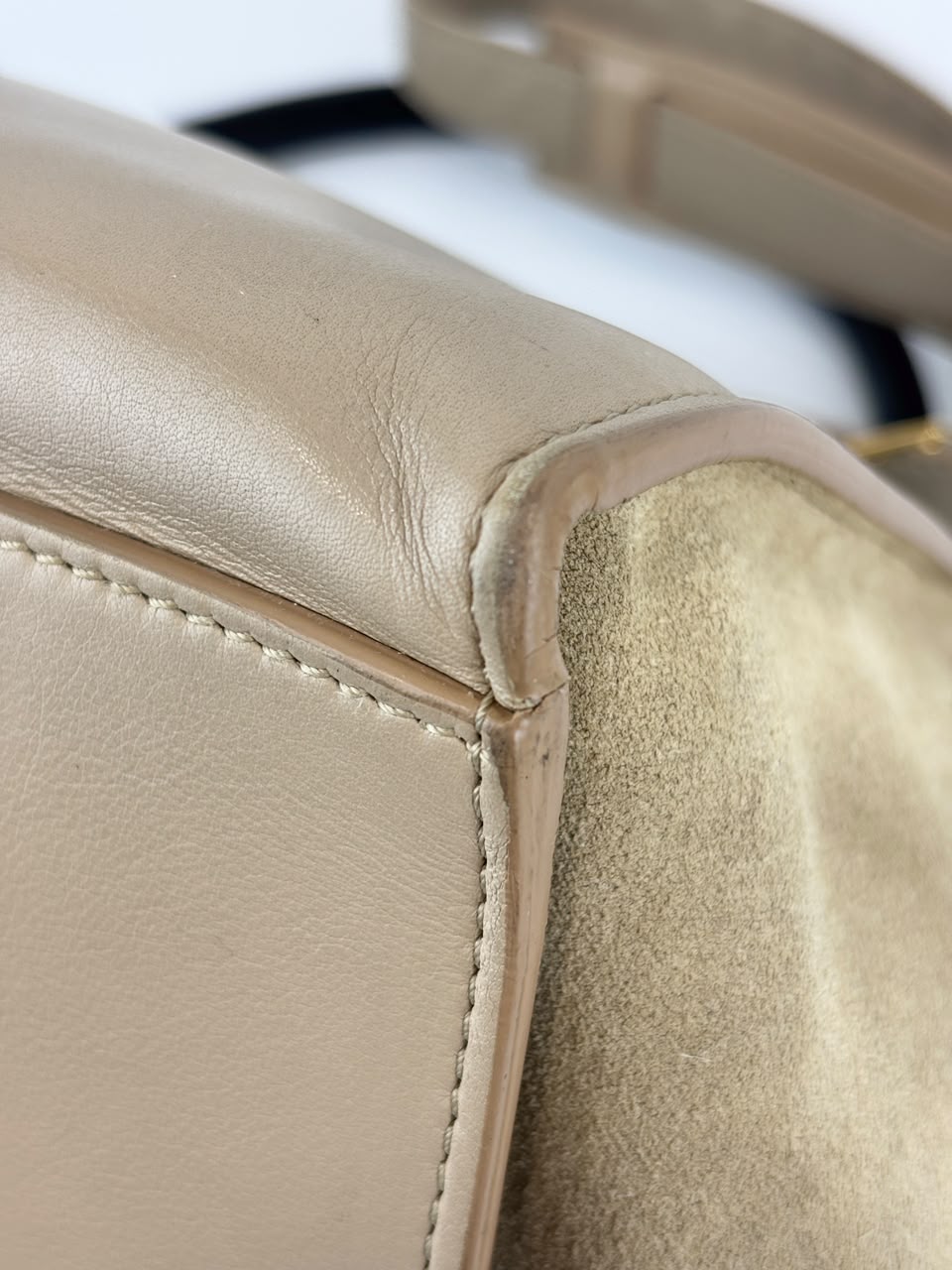 Medium Trapeze Top Handle Bag in Beige / Black Leather and Suede