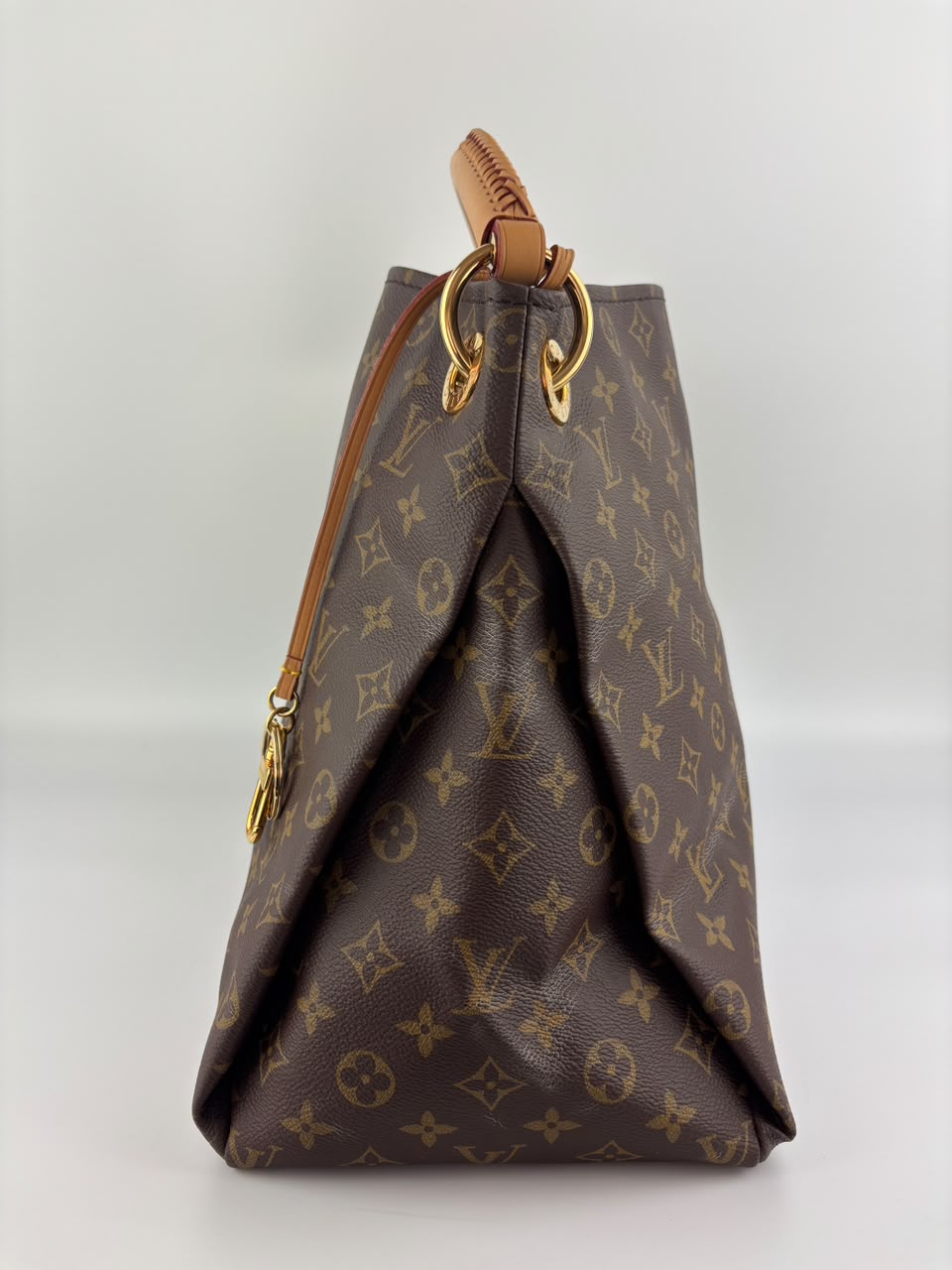 Artsy GM Monogram Canvas