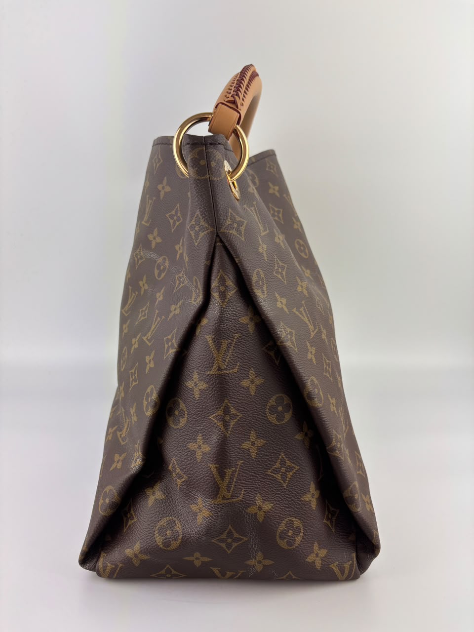 Artsy GM Monogram Canvas