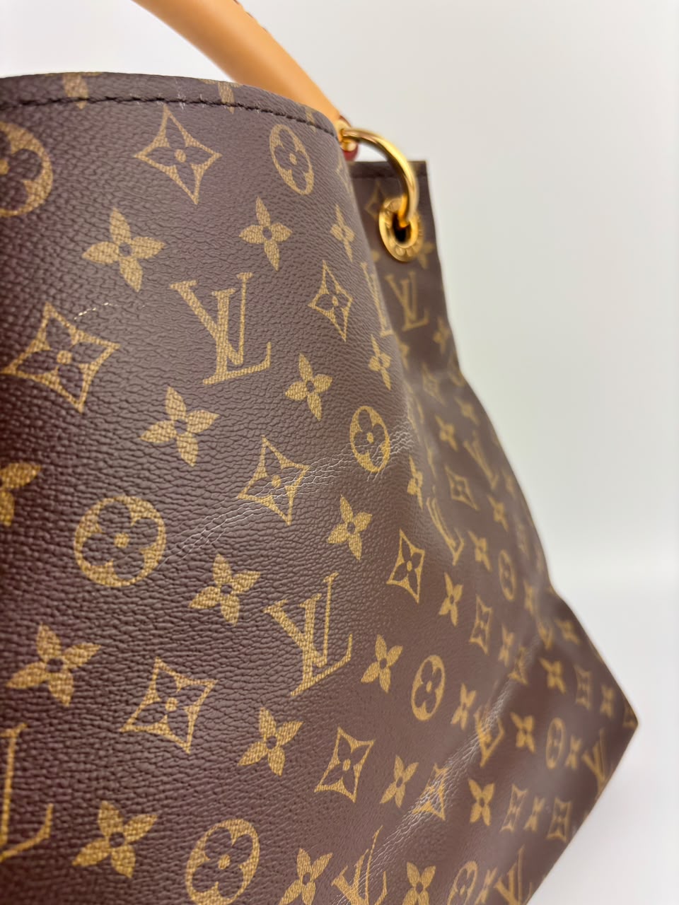 Artsy GM Monogram Canvas