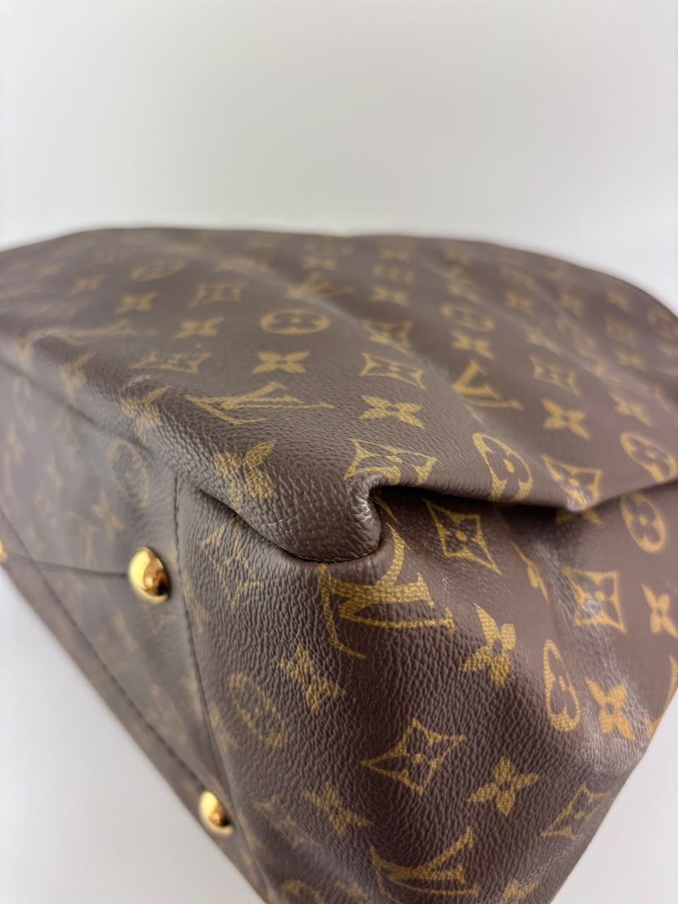 Artsy GM Monogram Canvas