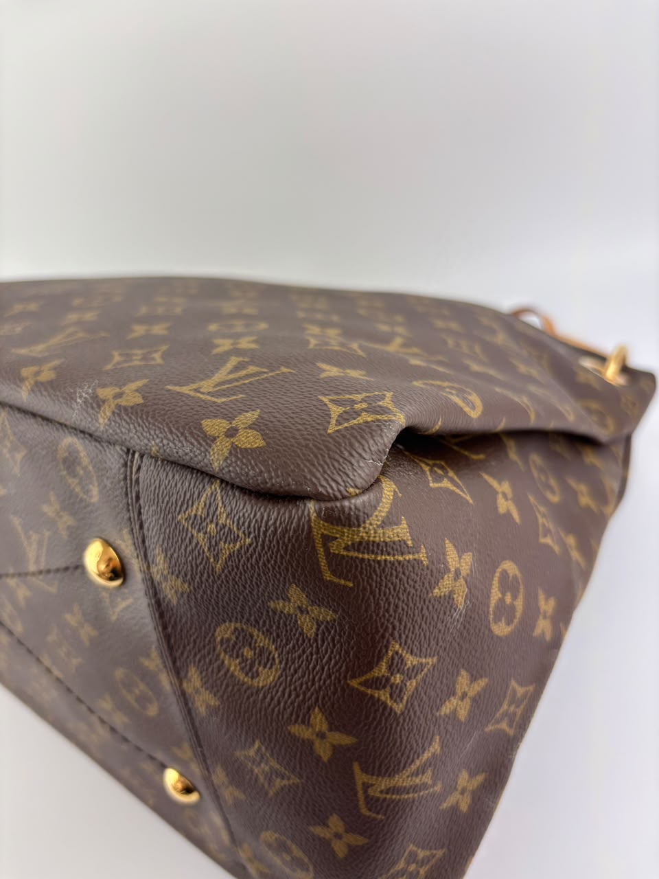Artsy GM Monogram Canvas