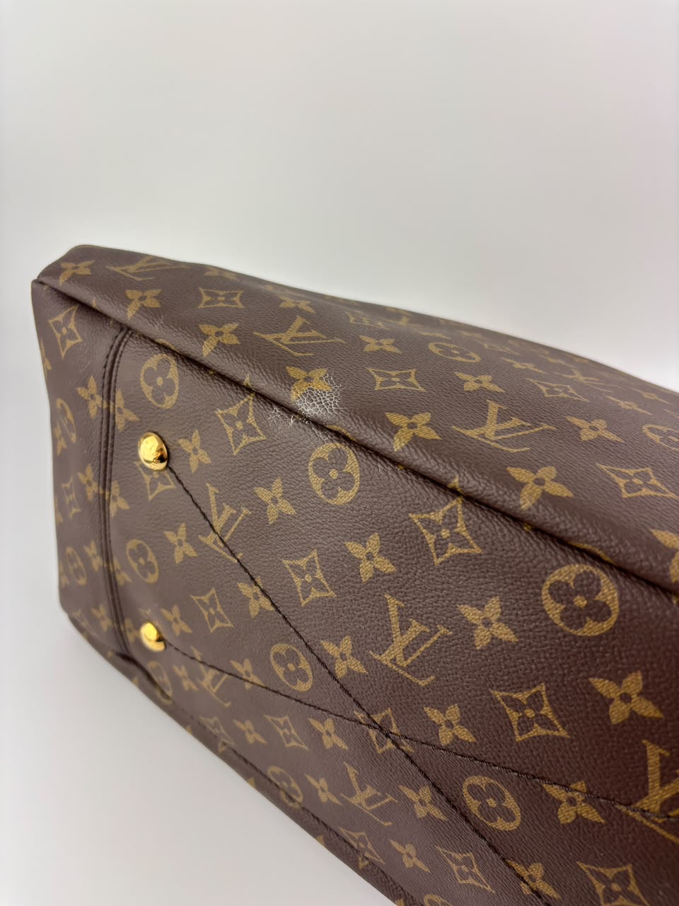 Artsy GM Monogram Canvas