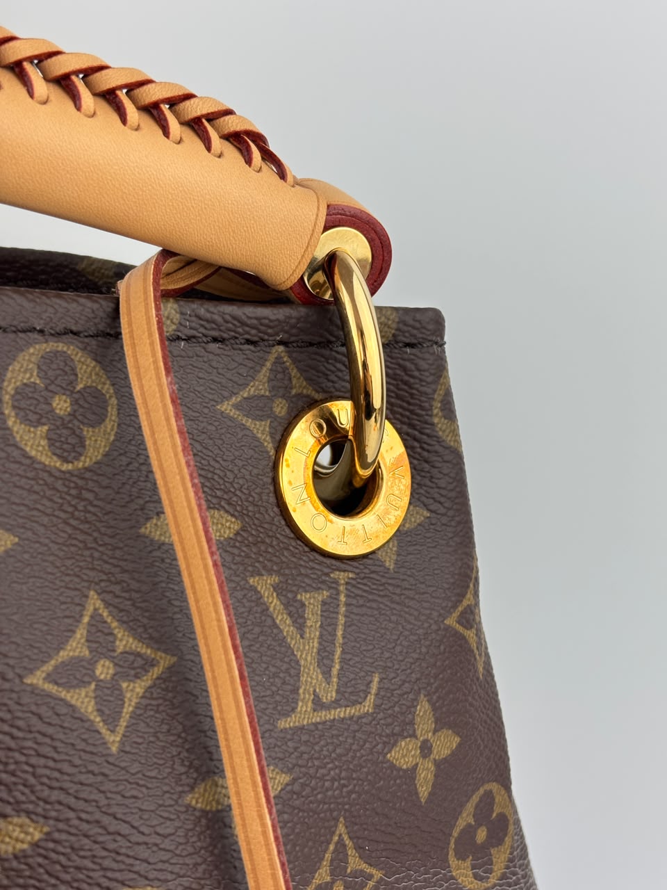 Artsy GM Monogram Canvas