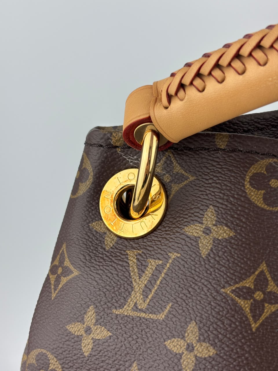 Artsy GM Monogram Canvas
