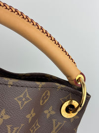 Artsy GM Monogram Canvas