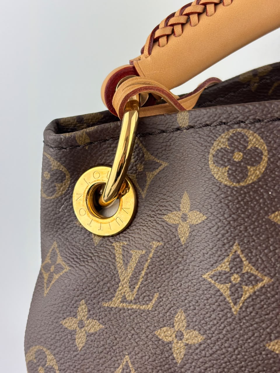 Artsy GM Monogram Canvas