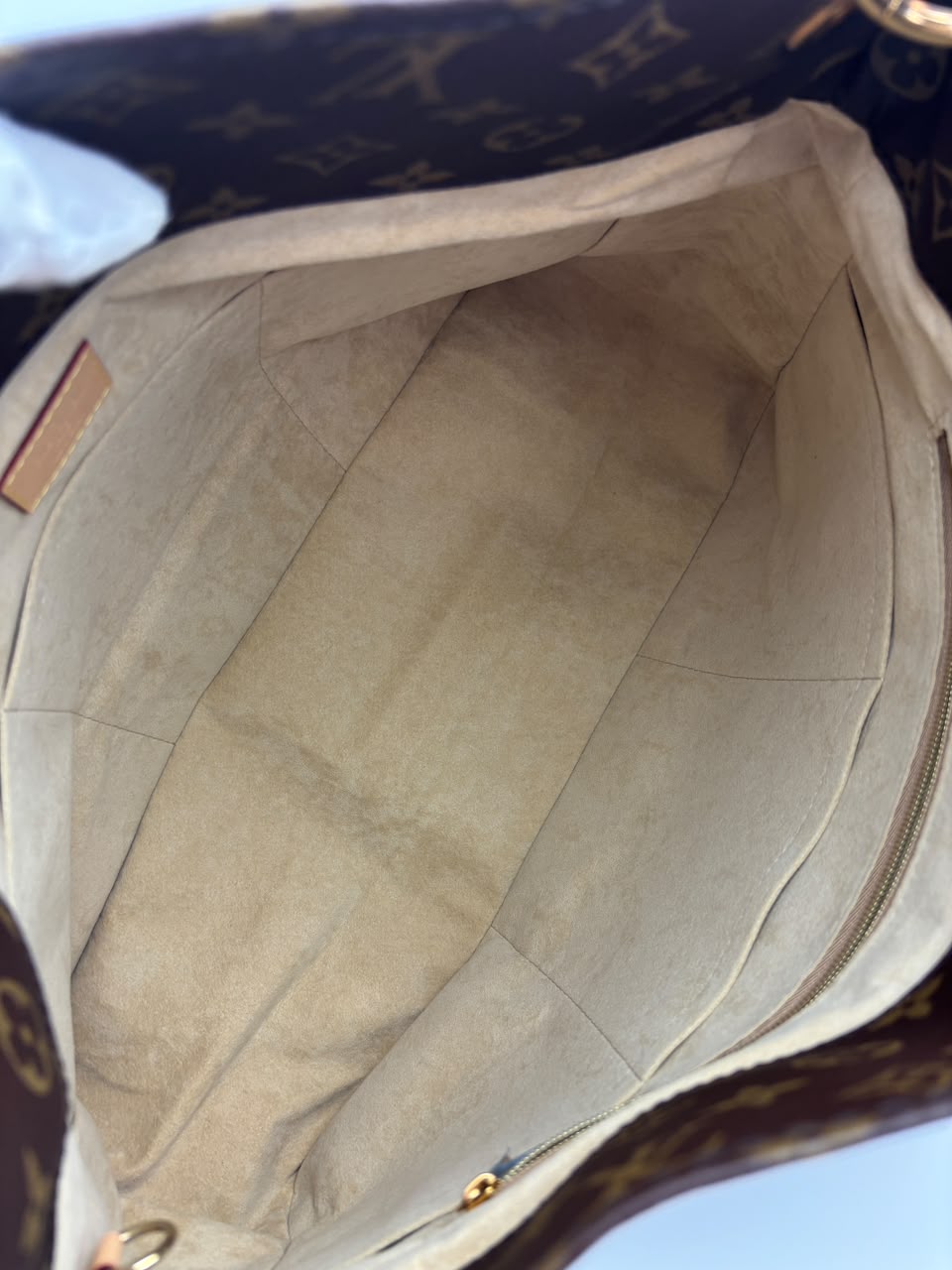 Artsy GM Monogram Canvas