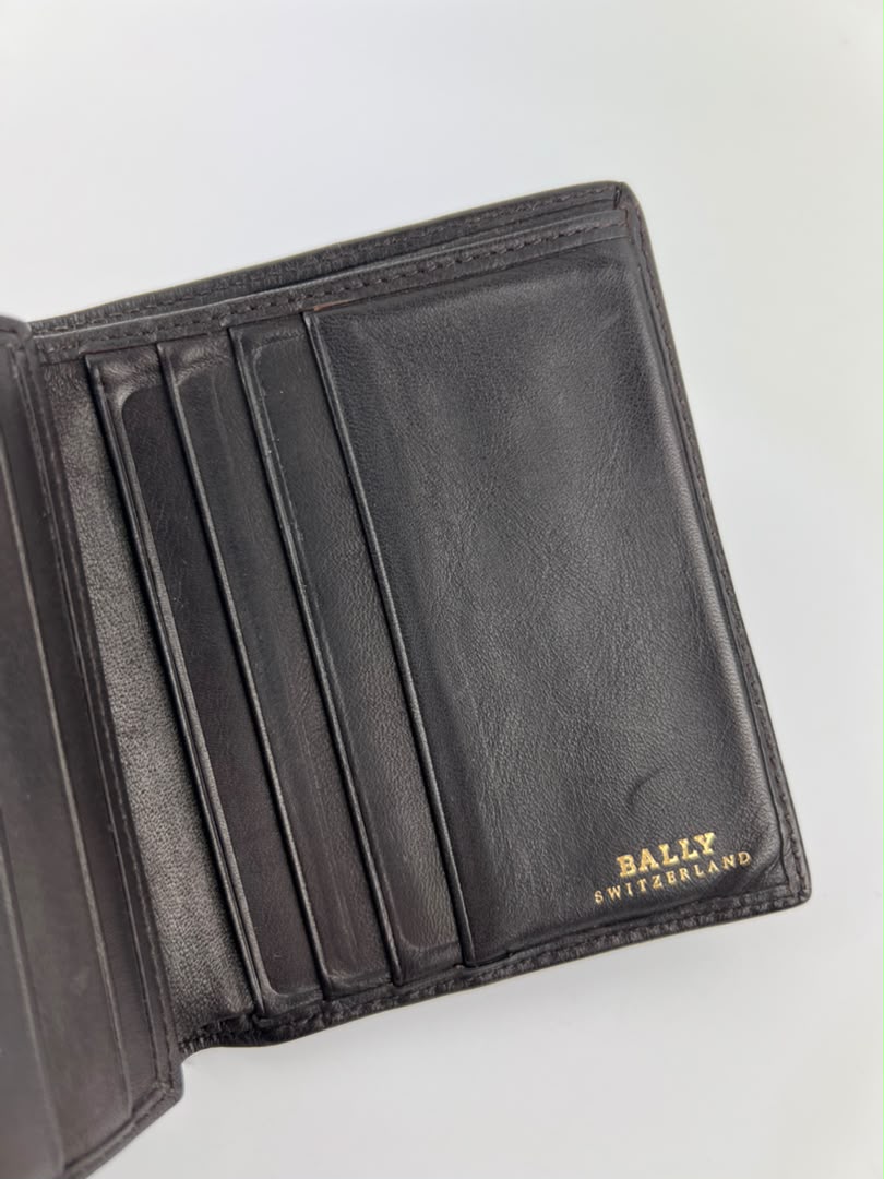 Leather Bifold Wallet in Dark Brown
