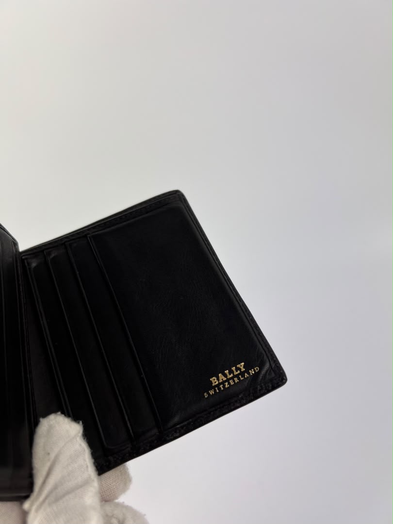 Leather Bifold Wallet in Dark Brown