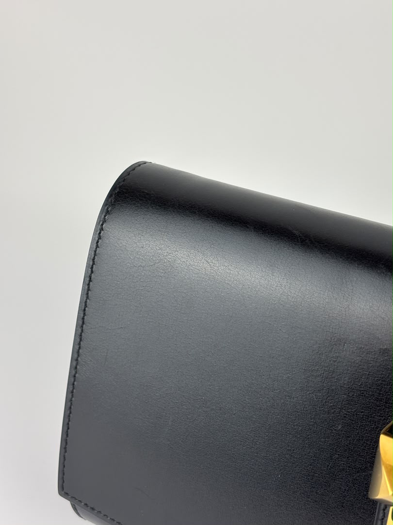Medor 29 Clutch Black Box Leather GHW