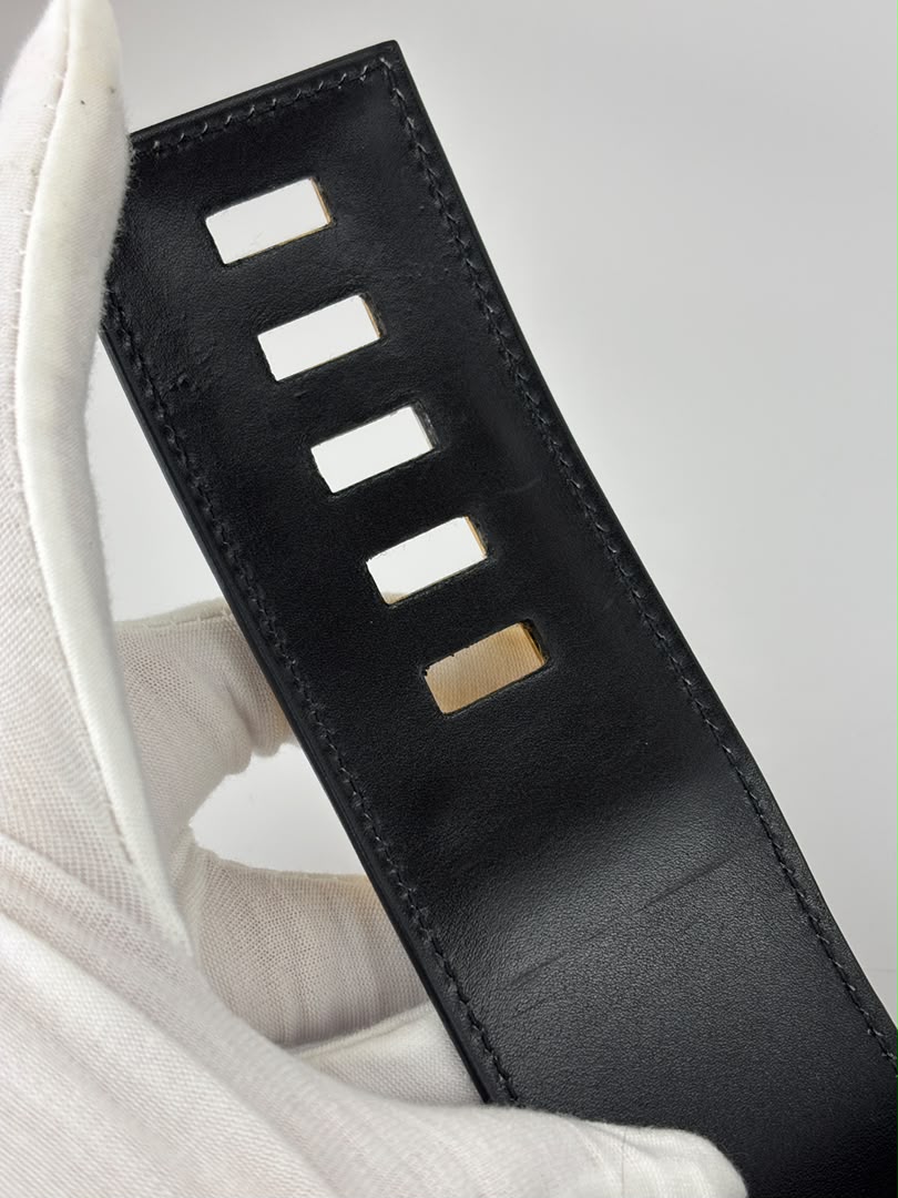 Medor 29 Clutch Black Box Leather GHW