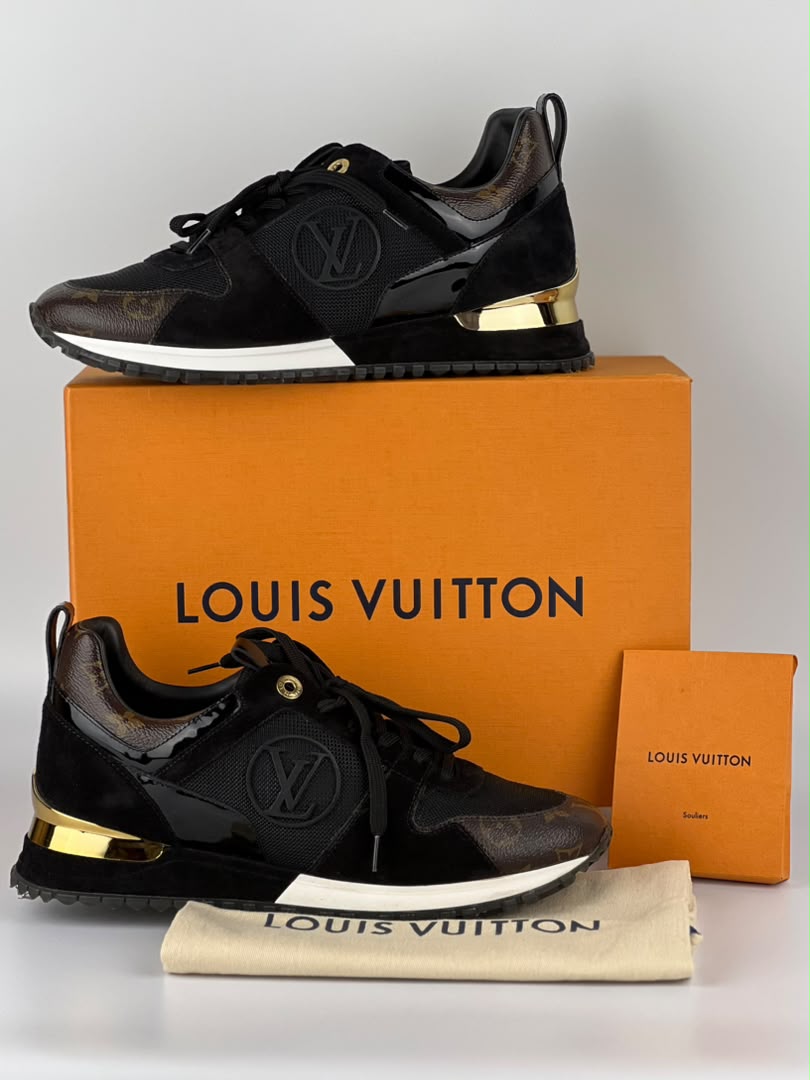 1A3CWB Run Away Sneaker Size 38.5