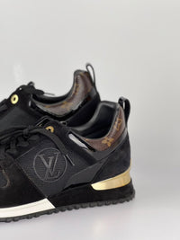 1A3CWB Run Away Sneaker Size 38.5