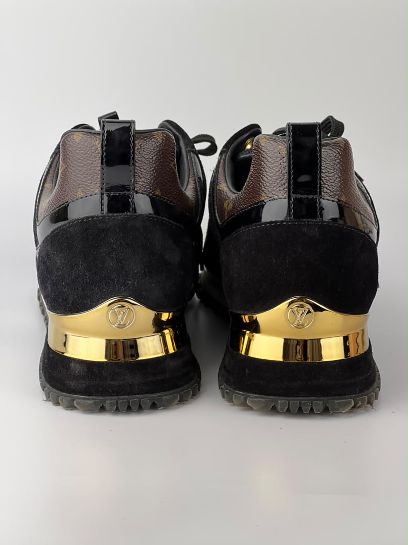 1A3CWB Run Away Sneaker Size 38.5