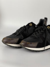 1A3CWB Run Away Sneaker Size 38.5